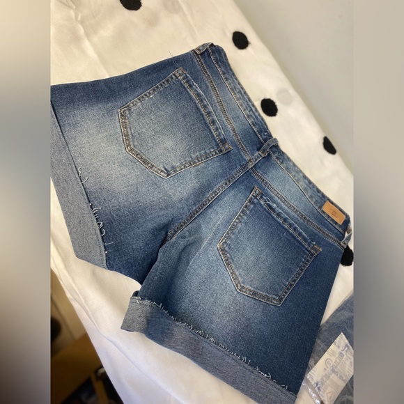 Mid Rise Shorts - Picture 4 of 5